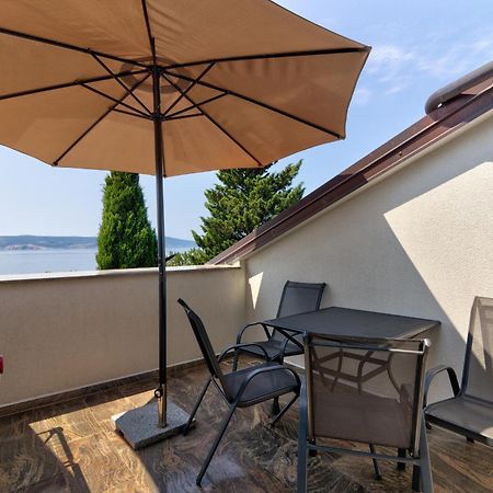 Apartmani Lili Novi Vinodolski Exteriör bild