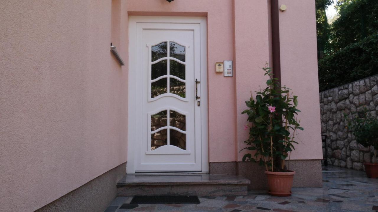 Apartmani Lili Novi Vinodolski Exteriör bild