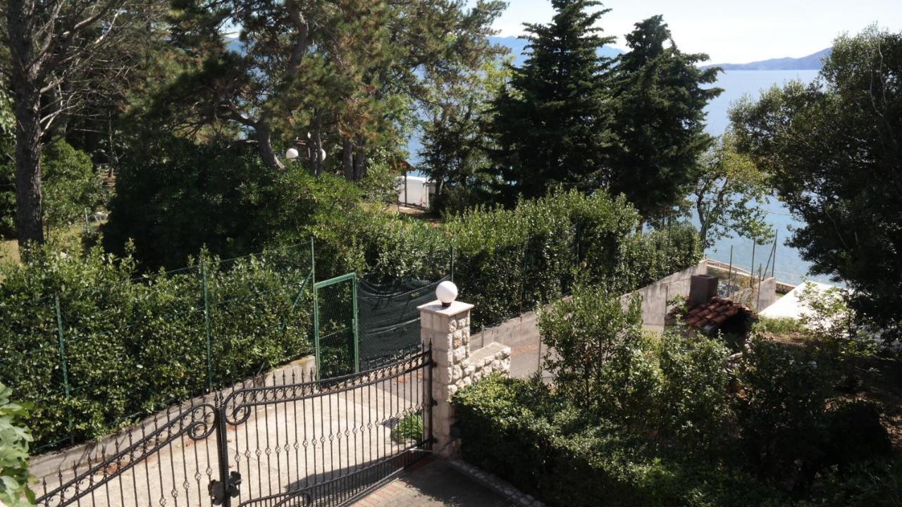 Apartmani Lili Novi Vinodolski Exteriör bild