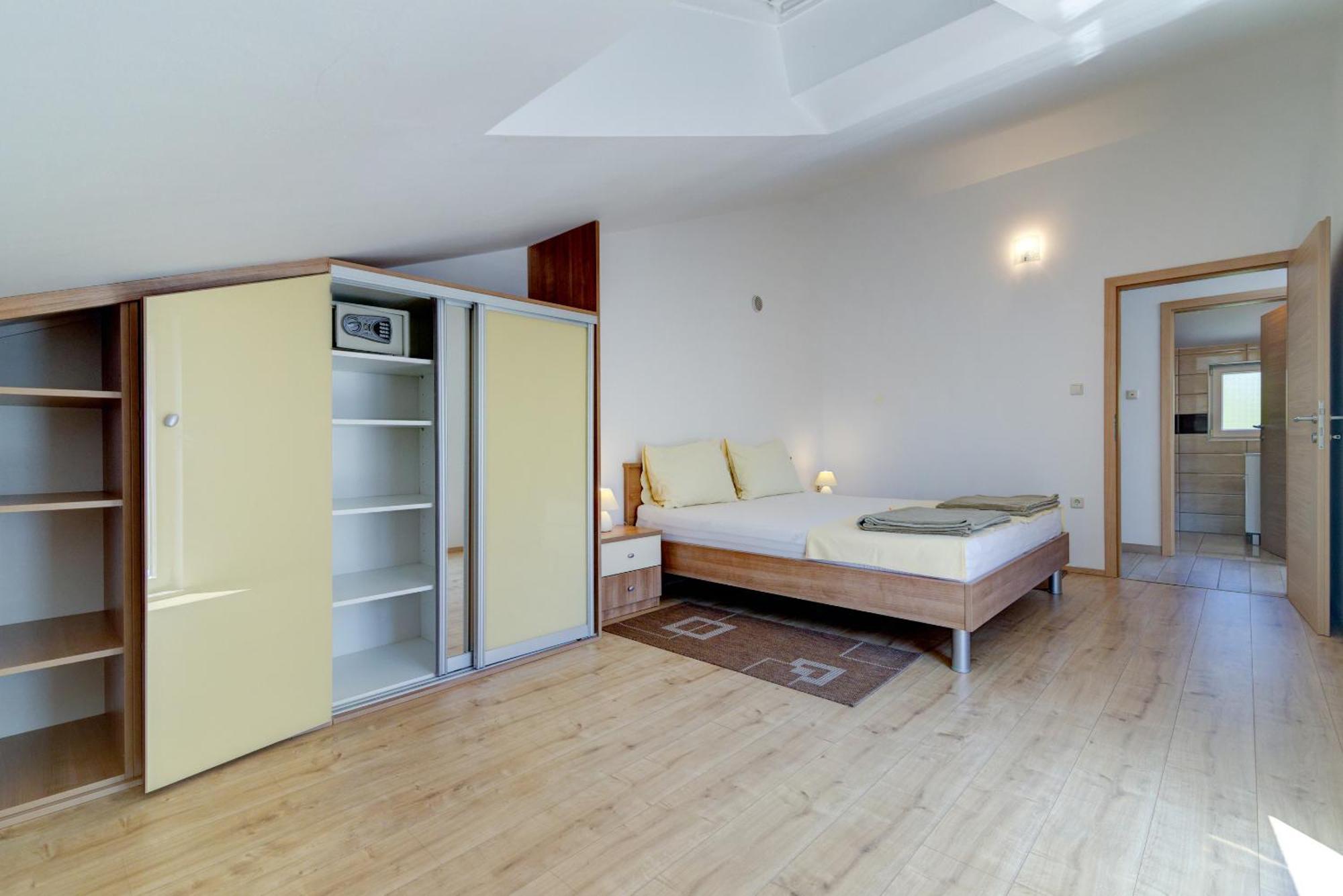 Apartmani Lili Novi Vinodolski Exteriör bild