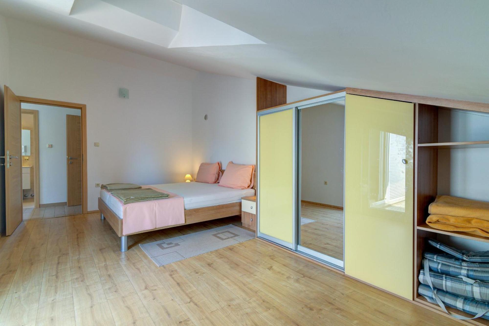 Apartmani Lili Novi Vinodolski Exteriör bild