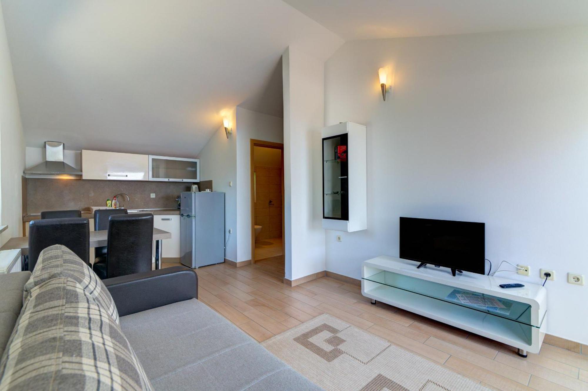 Apartmani Lili Novi Vinodolski Exteriör bild