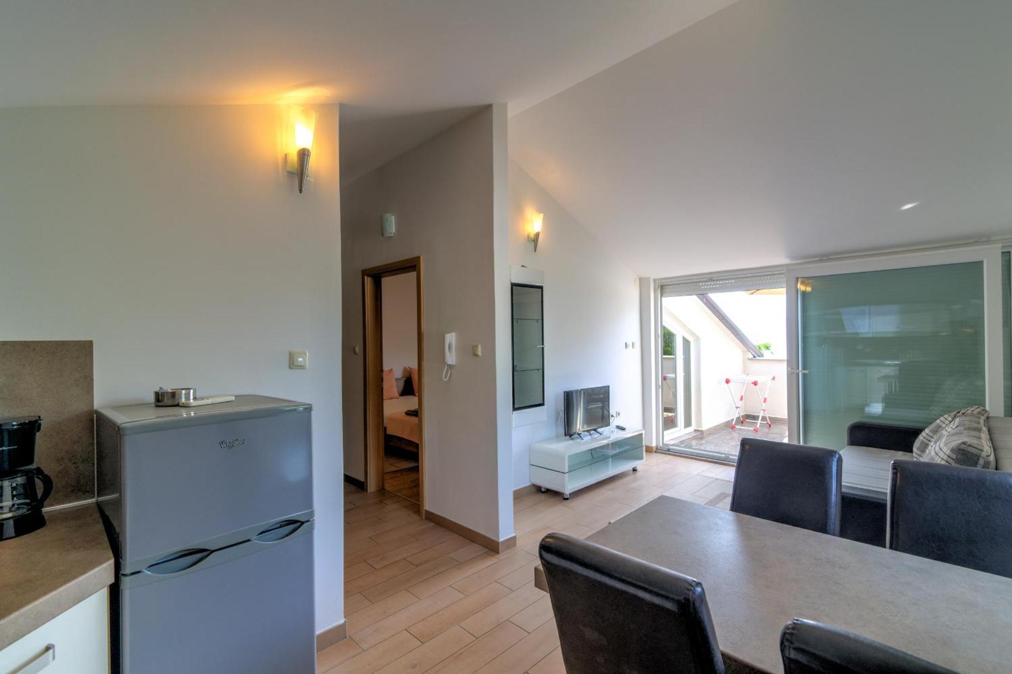 Apartmani Lili Novi Vinodolski Exteriör bild