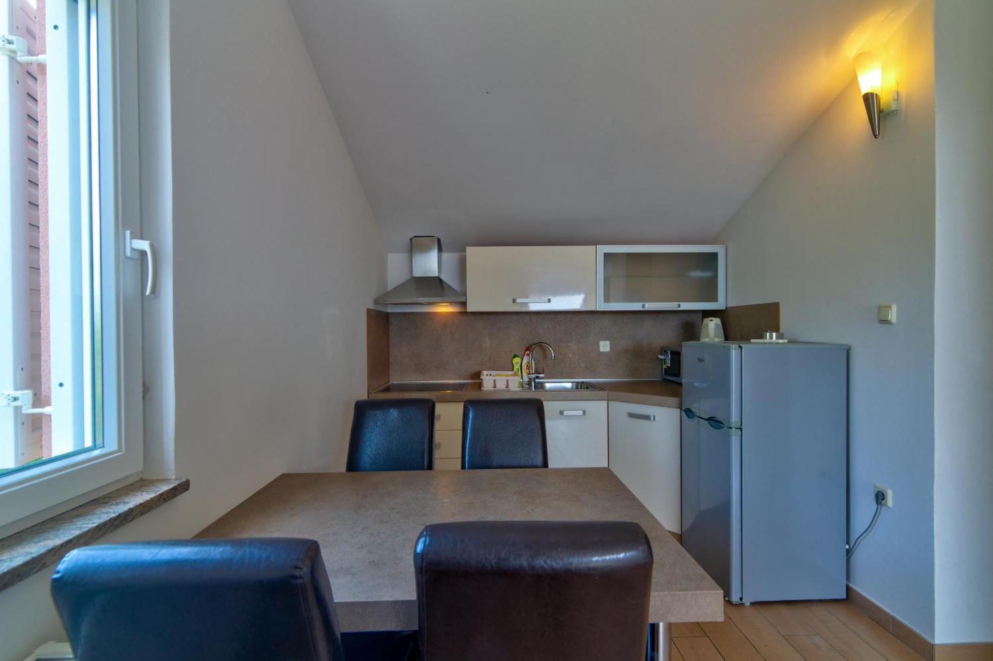 Apartmani Lili Novi Vinodolski Exteriör bild